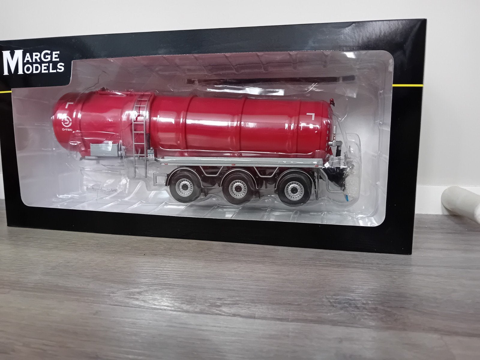 D-Tec transport tank rood marge models, Ophalen of Verzenden, Nieuw, Bus of Vrachtwagen, Overige merken