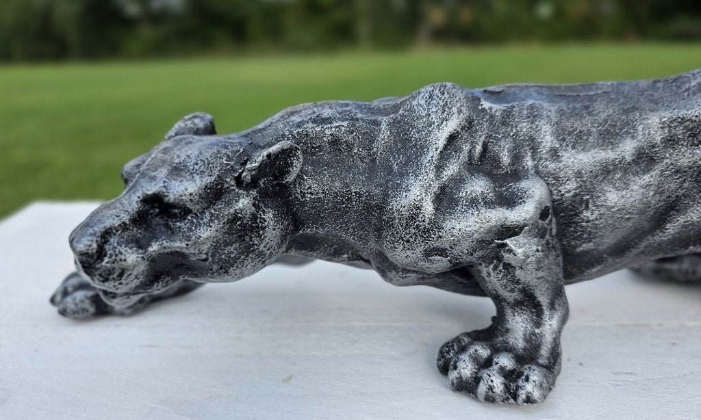 PANTER /kleur oud zilver / gietijzer, Verzamelen, Dierenverzamelingen, Ophalen of Verzenden, Wild dier, Beeldje of Figuurtje