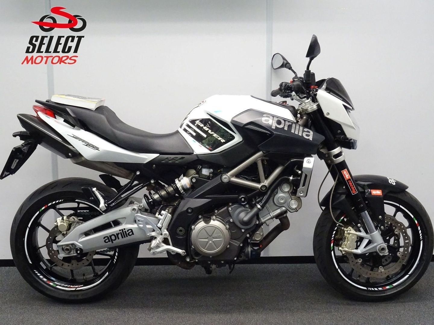 MOOIE APRILIA SL 750 SHIVER 35 kw A2 (2011), 750 cc, 2 cilinders, Onbekend, APRILIA