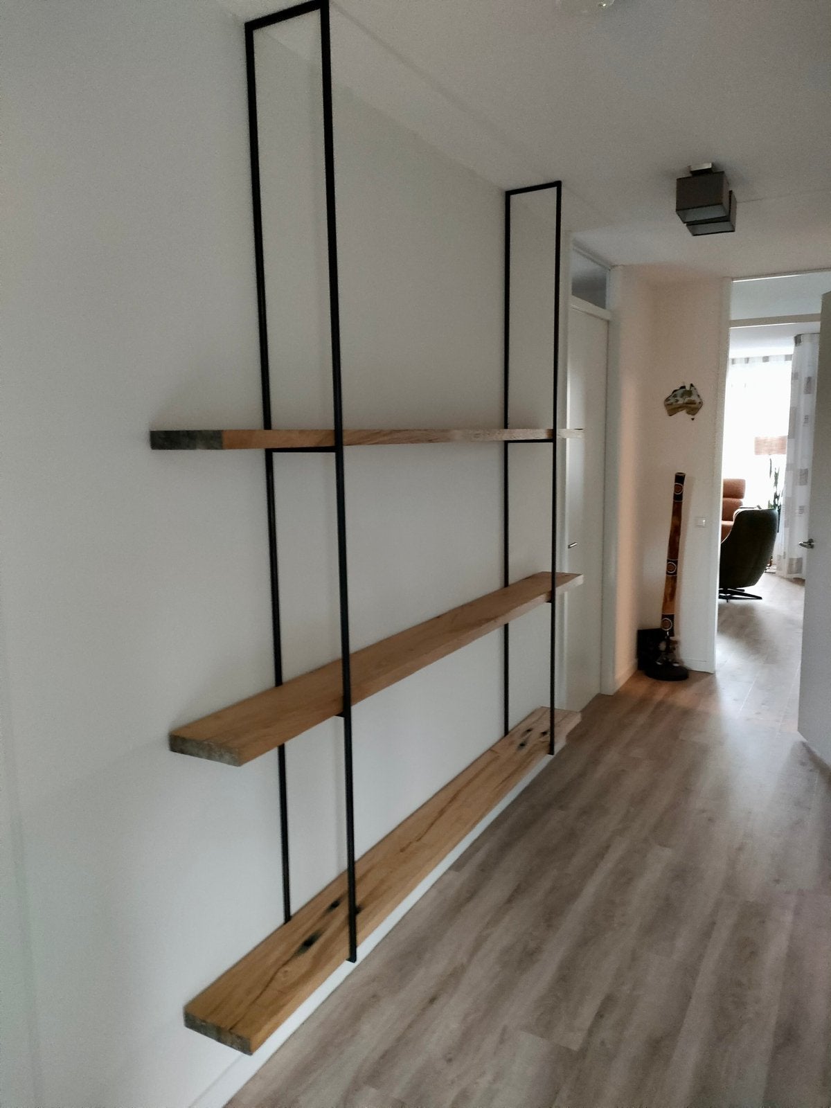 Zwevend wandrek robuust-industrieel, volledig naar jouw wens, Ophalen, Met plank(en), 200 cm of meer, Eikenhout