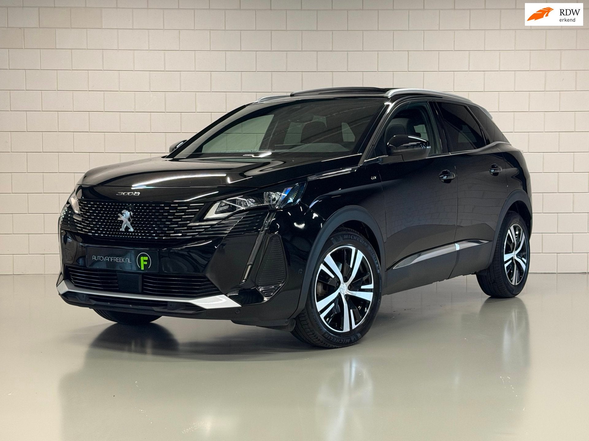Peugeot 3008 1.2 PureTech GT Pack Business | PANO | MASSAGE, Gebruikt, 1199 cc, Adaptive Cruise Control, Zwart
