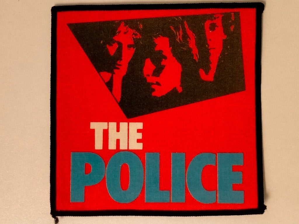 The Police Sting rood vintage logo patch muziek pop embleem, Verzamelen, Ophalen of Verzenden, Nieuw, Kleding