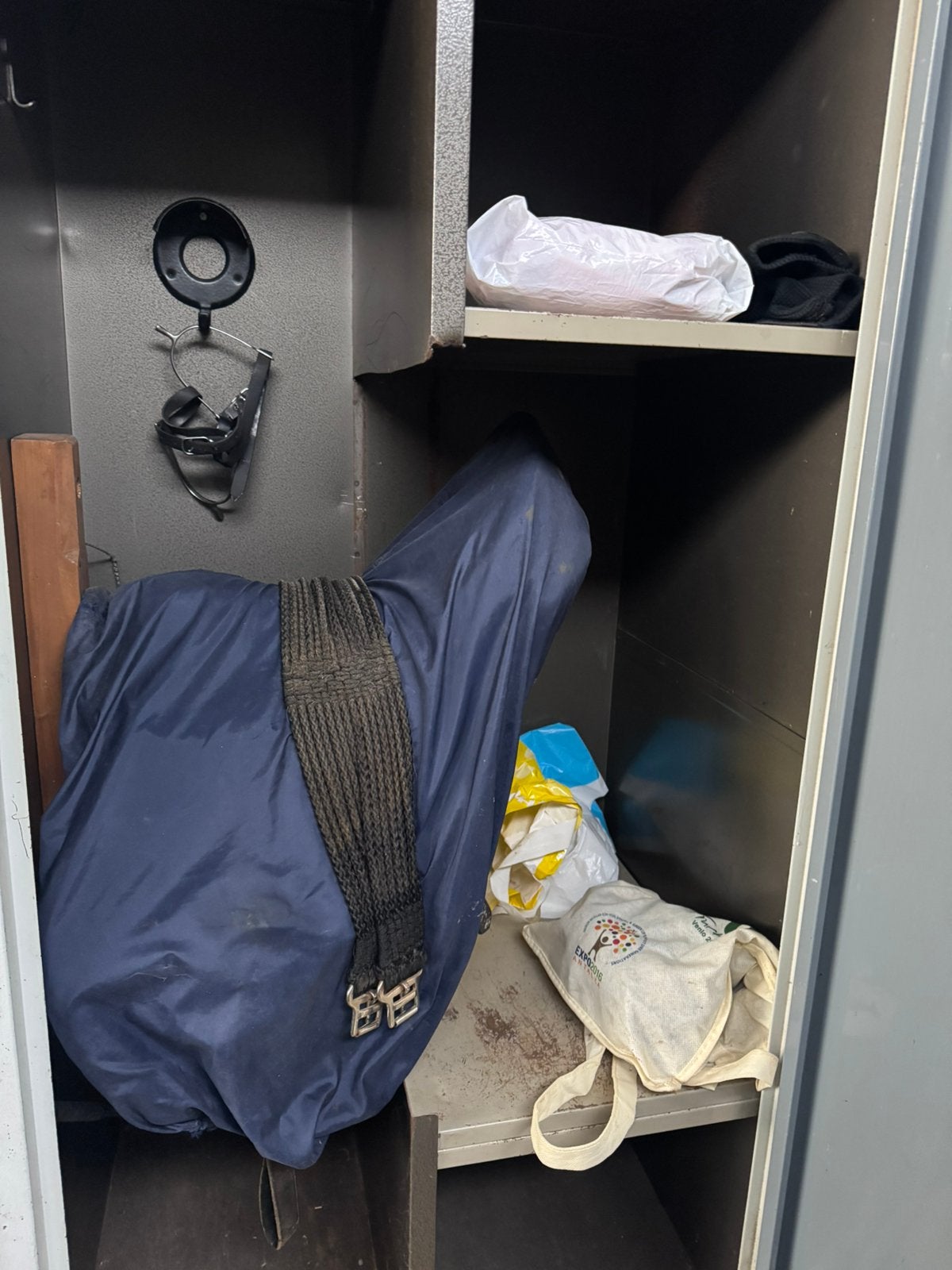 Zadelkast - Locker compleet met inhoud !, Ophalen, Zo goed als nieuw