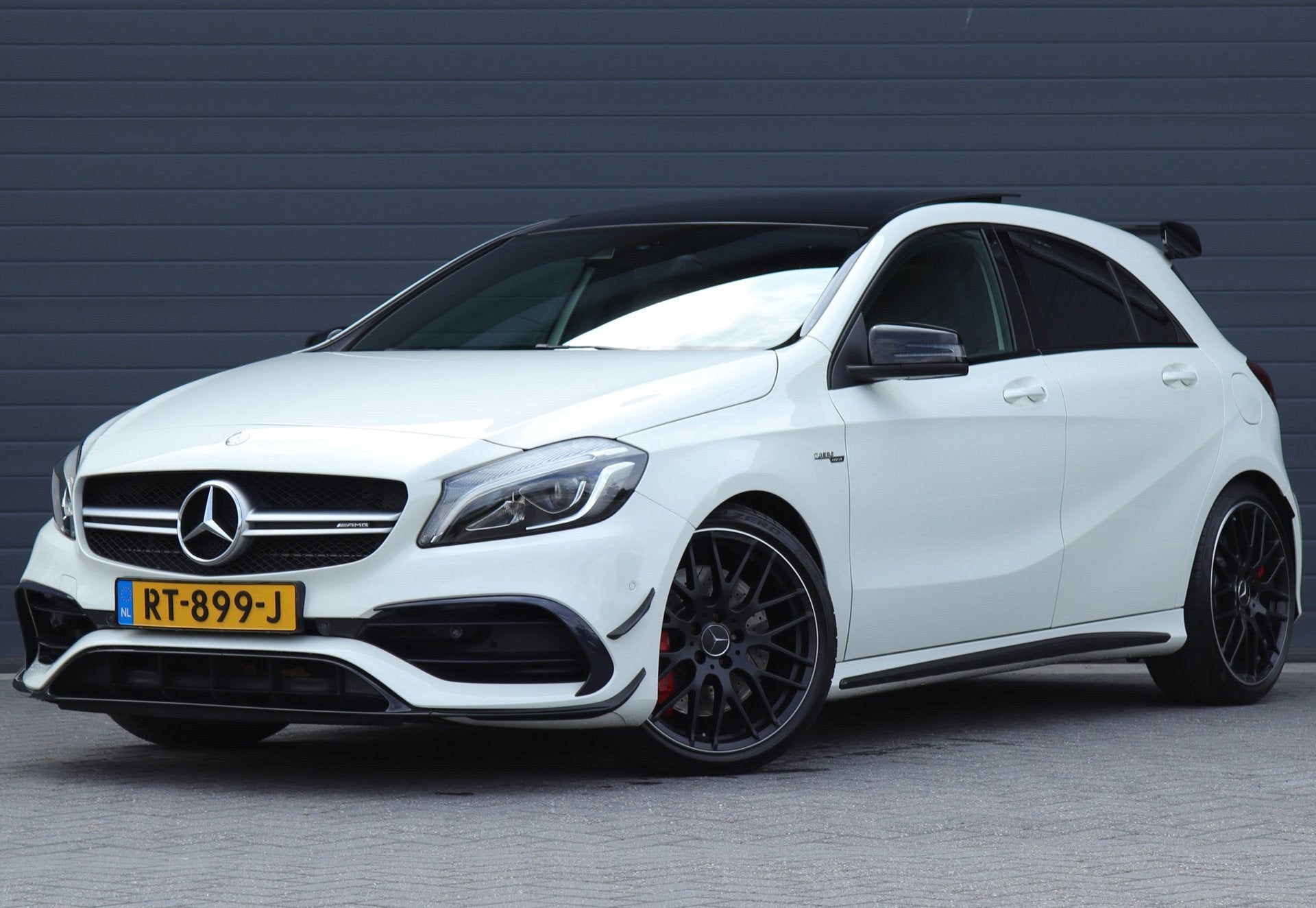 Mercedes-Benz A-klasse AMG 45 4MATIC / Schaalstoelen / Pano, Automaat, Gebruikt, 4 cilinders, Wit
