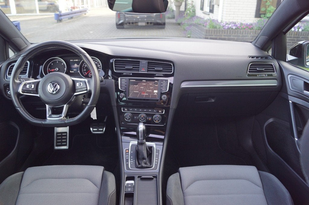 Volkswagen GOLF Variant 2.0 TDI (184pk) DSG 2X R-line Pano/X, Auto's, Volkswagen, Gebruikt, Euro 6, 4 cilinders, Wit