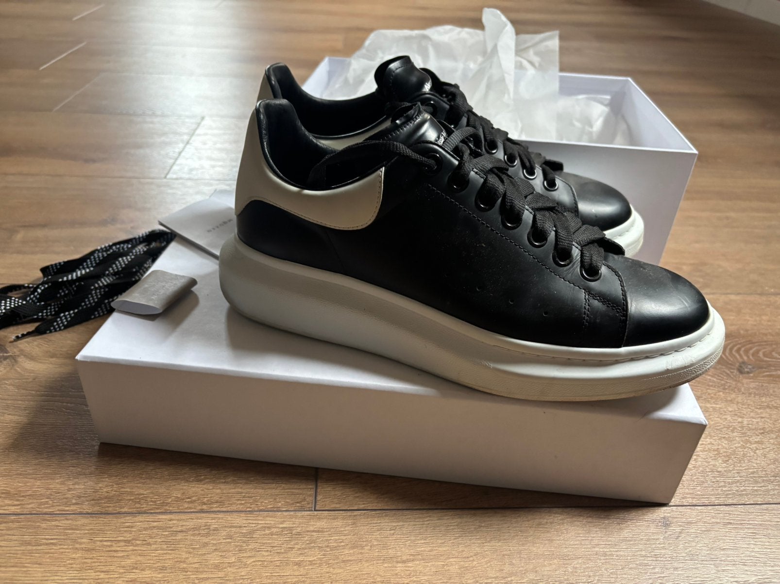 Alexander McQueen 44, Zwart, Ophalen of Verzenden, Sneakers of Gympen, Zo goed als nieuw