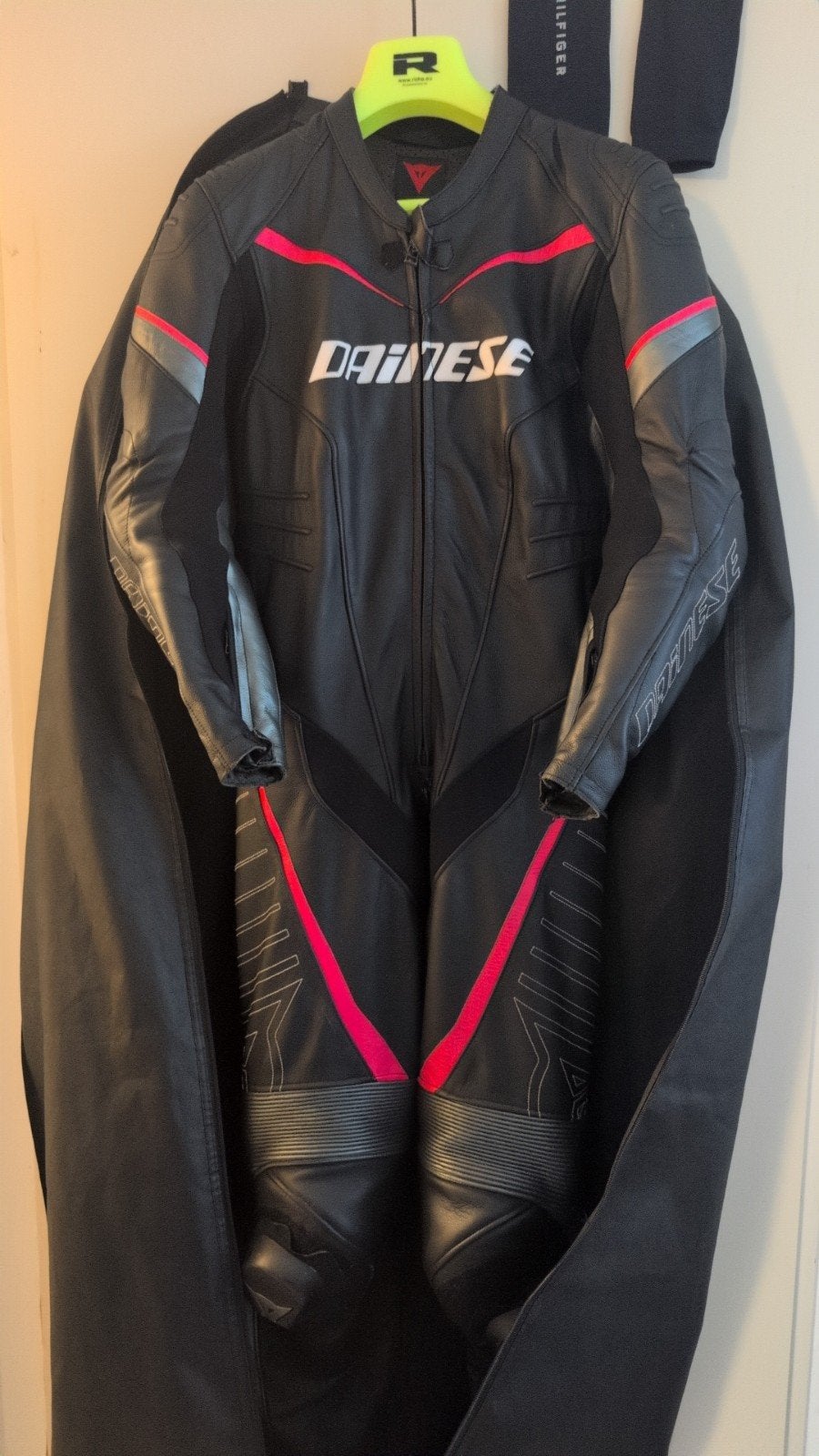 Eendelig Dainese motorpak dames, Motoren, Kleding | Motorkleding, Ophalen, Dainese, Overall, Dames
