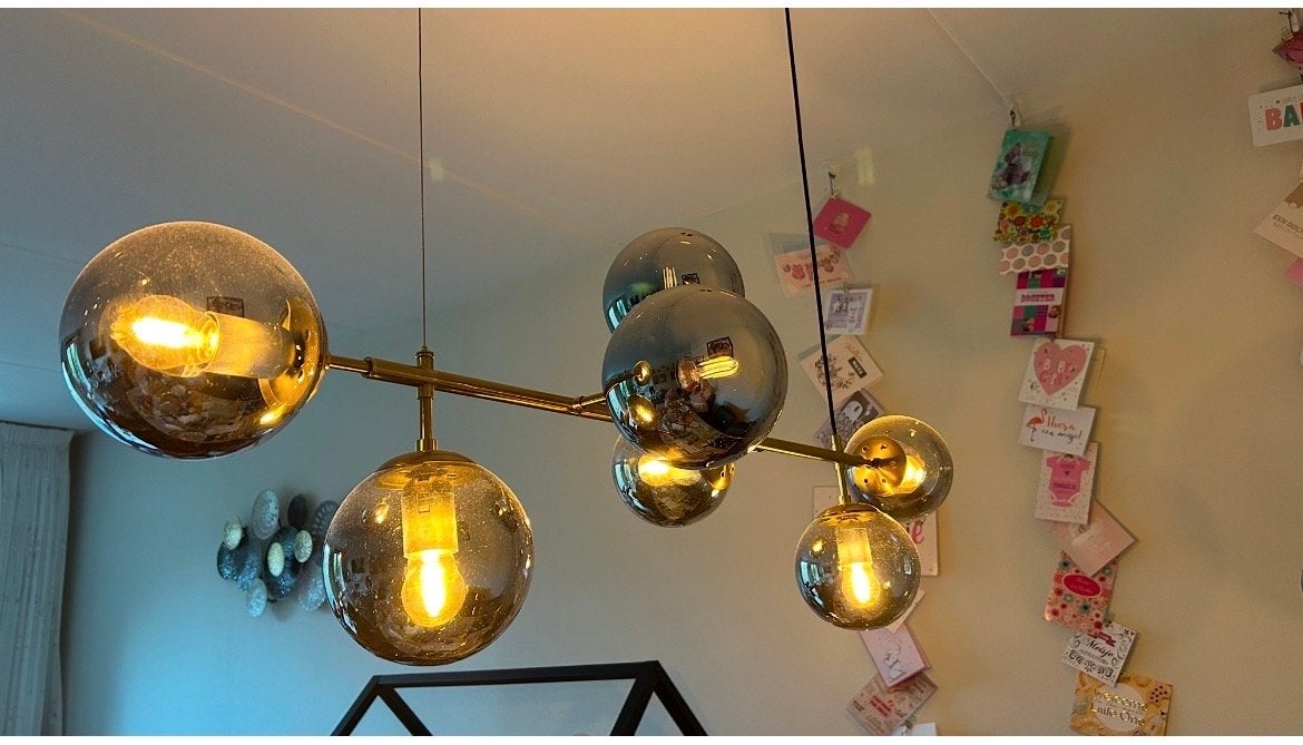 Moderne hanglamp met glazen bollen en messing details, Ophalen, Gebruikt, Glas, E27 (groot)