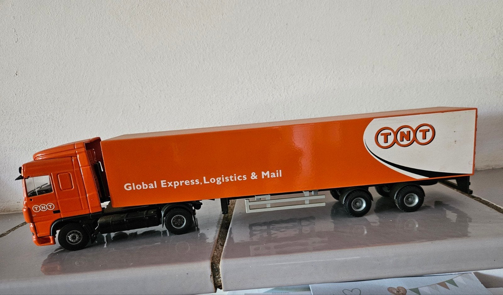 DAF TNT schaalmodel 1:50, Ophalen, Zo goed als nieuw, Bus of Vrachtwagen, Lion Toys