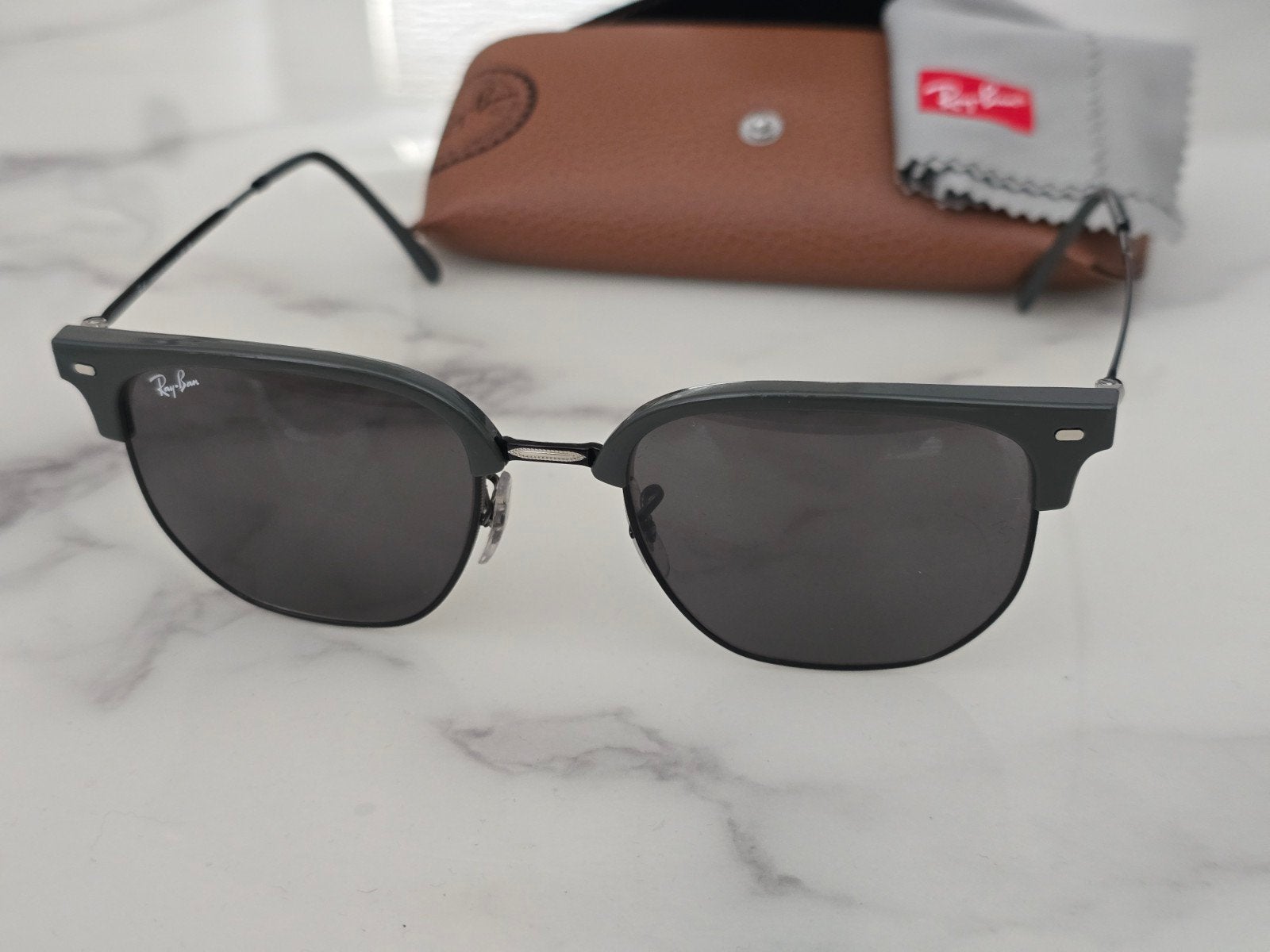 Ray-Ban New Clubmaster Zonnebril - Zwart/grijs, Ophalen, Zo goed als nieuw, Zwart, Ray-Ban
