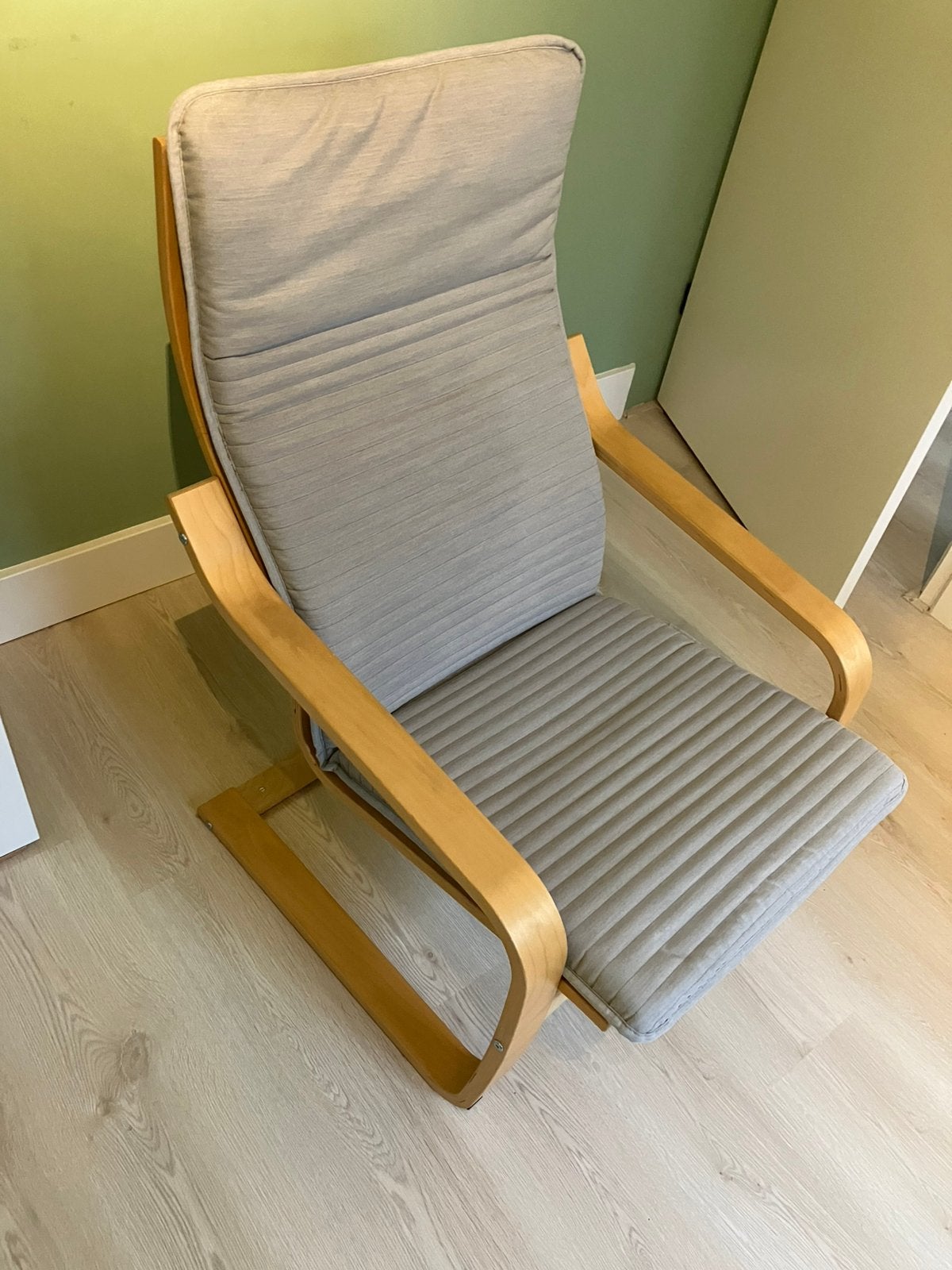 Ikea Poang stoel volwassenen met licht grijs kussen, Ophalen, Overige materialen, Gebruikt, 75 tot 100 cm