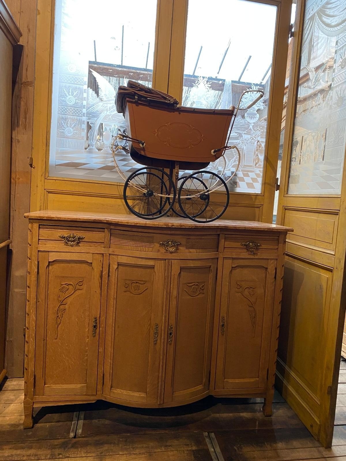 Charmant Frans eiken kast dressoir