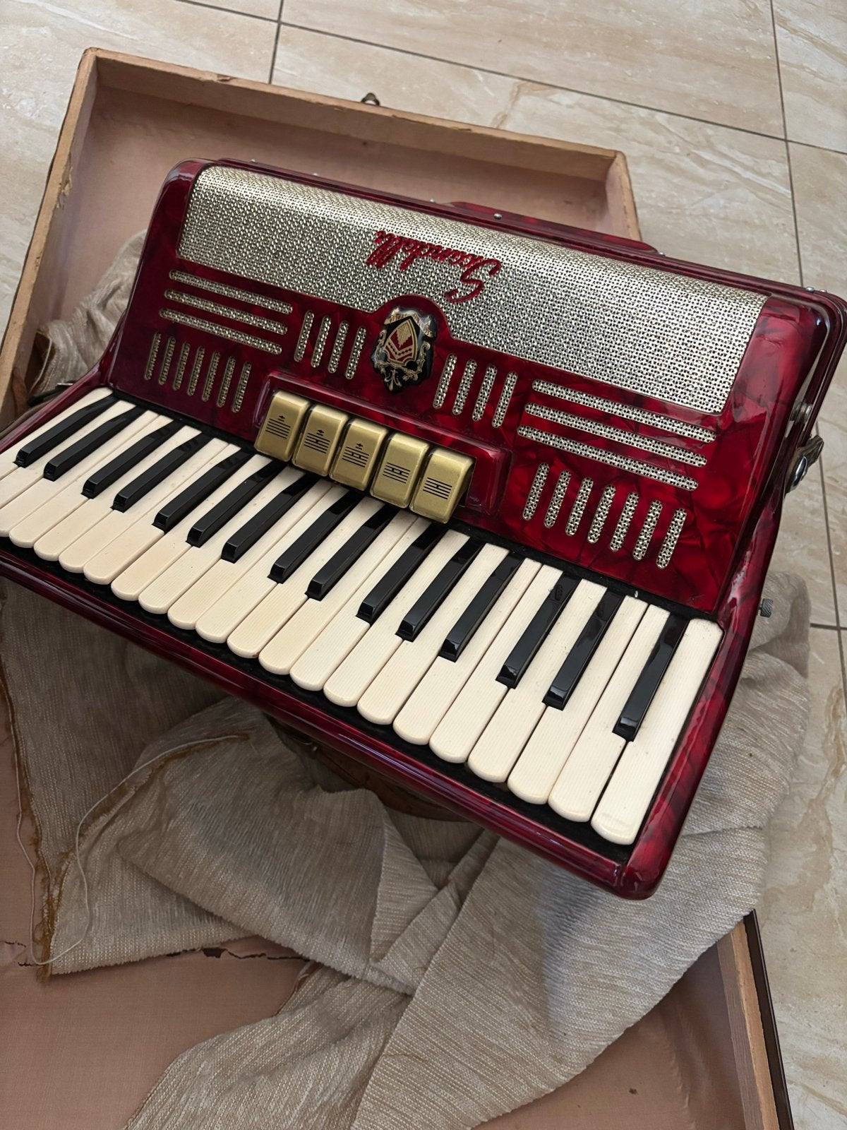 Prachtige Scandalli Toetsaccordeon met Koffer en Riemen, Muziek en Instrumenten, Gebruikt, Overige formaten, Scandalli, Met koffer