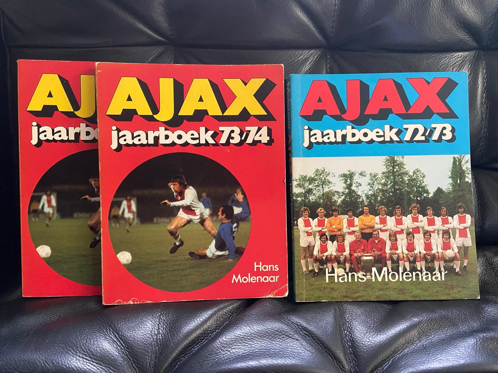 Ajax Jaarboeken 72/73 en 73/74 - Voetbalgeschiedenis, Boeken, Ophalen of Verzenden, Gelezen, Balsport