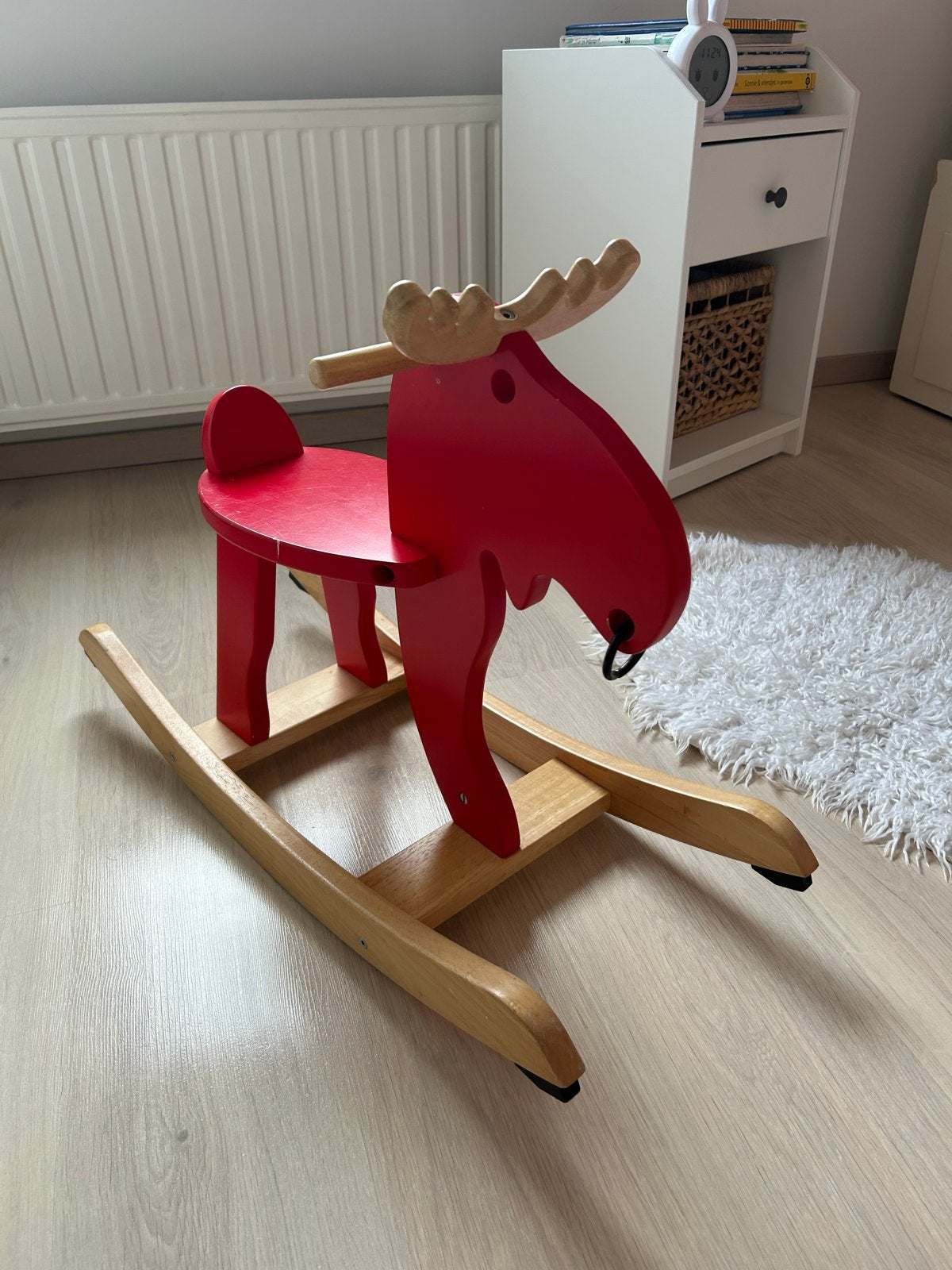 Houten hobbelpaard eland - rood, Kinderen en Baby's, Speelgoed | Houten speelgoed, Ophalen of Verzenden, Gebruikt, Rij- of Hobbelspeelgoed