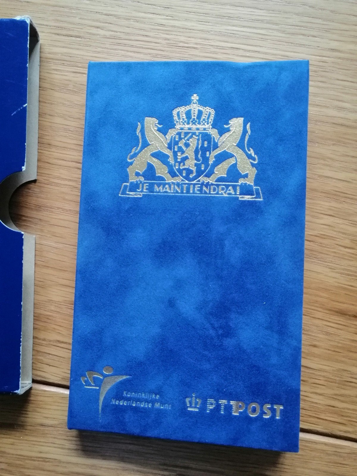 Mooi mapje met 3 vergulde zegels, Ophalen of Verzenden, Nederland