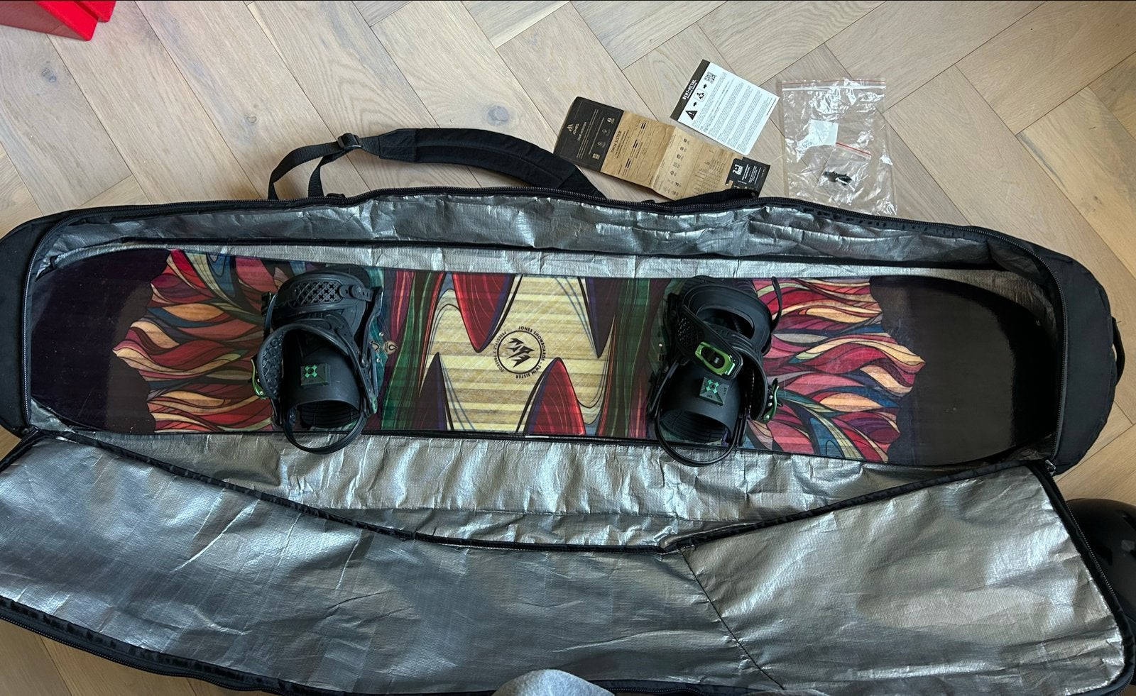 Complete set: Jones snowboard, binding & tas, 140 tot 160 cm, Overige typen, Zo goed als nieuw, Skiën