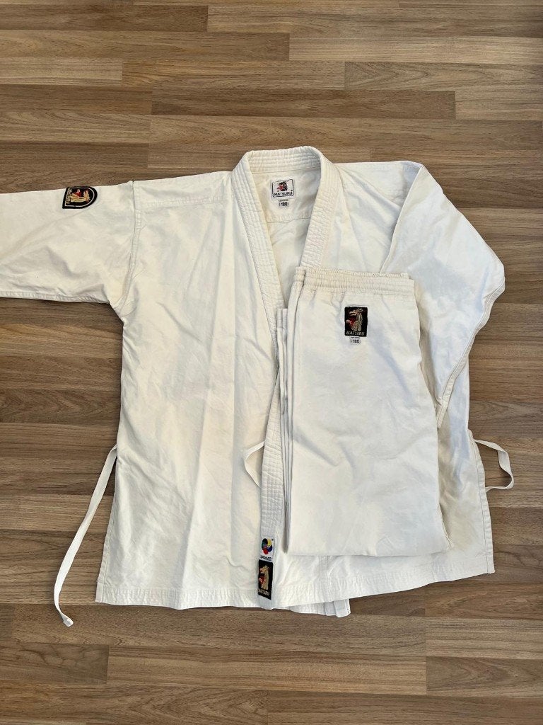 Karatepak Matsuru (180) Dikke kwaliteit / Gevorderden (1/3), Gebruikt, Verzenden, Maat XL, Vechtsportpak