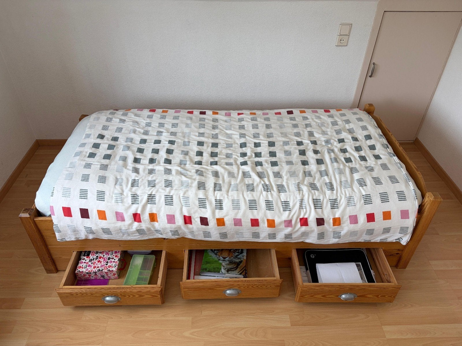 eenpersoonsbed incl matras , met opberglades, Huis en Inrichting, Ophalen