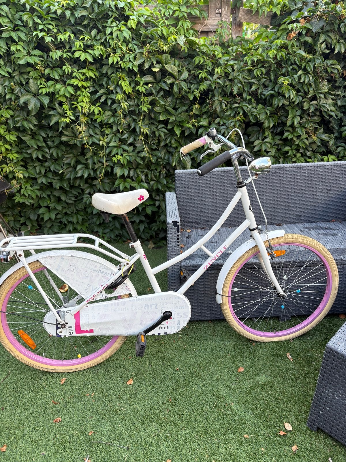Meisjes kinderfiets - Wit met roze accenten, Terugtraprem, Gebruikt, Ophalen of Verzenden, Handrem