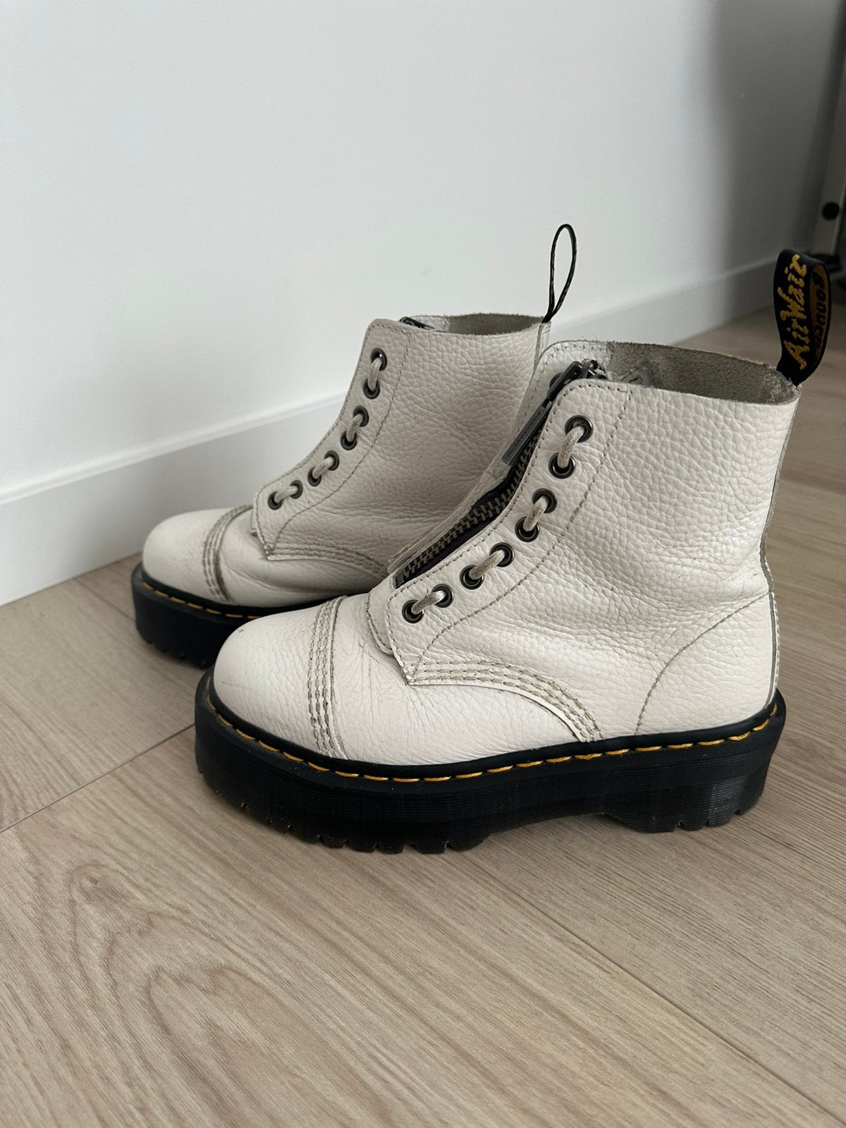 Dr martens sinclair wit, Ophalen, Gedragen, Wit