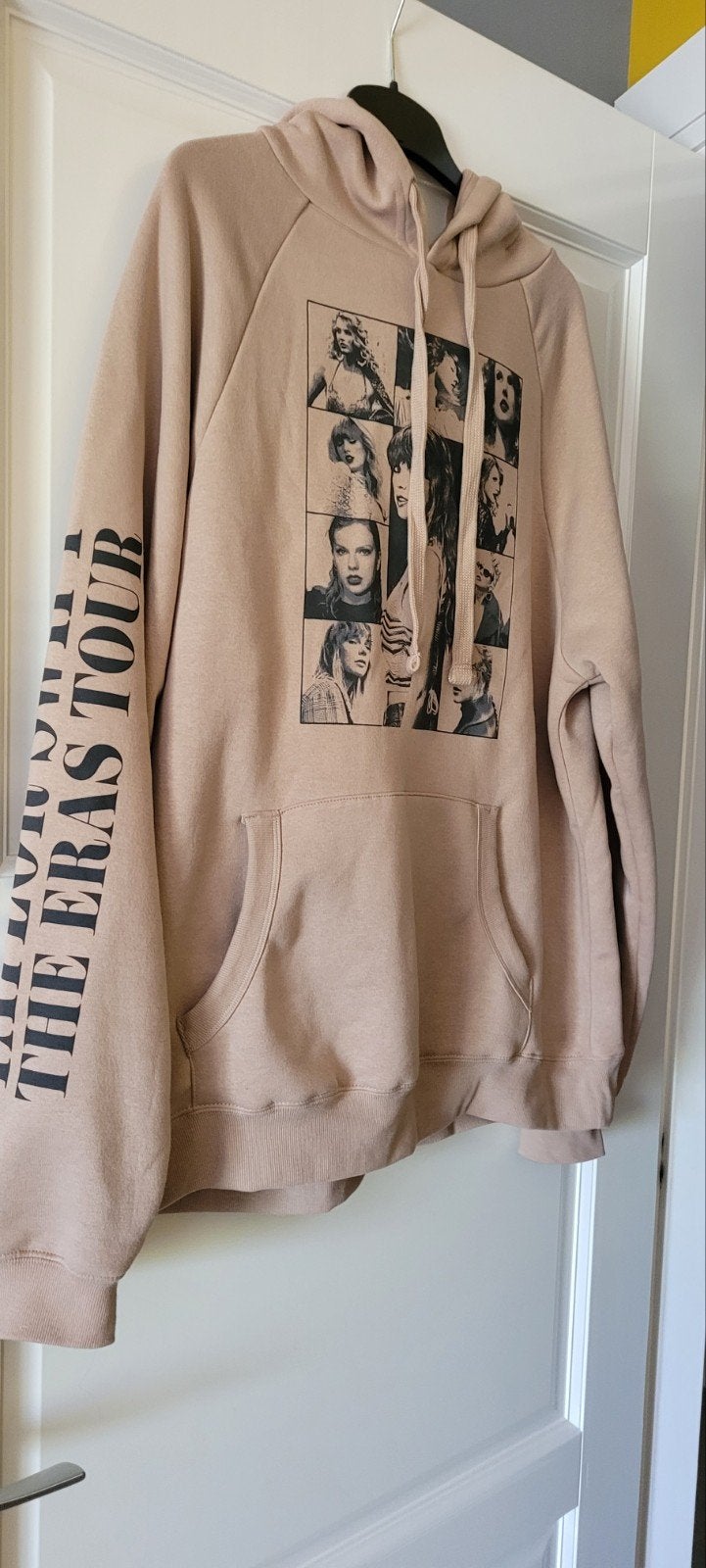 Taylor swift hoody, Kleding | Dames, Truien en Vesten, Ophalen of Verzenden, Nieuw, Maat 38/40 (M), Beige
