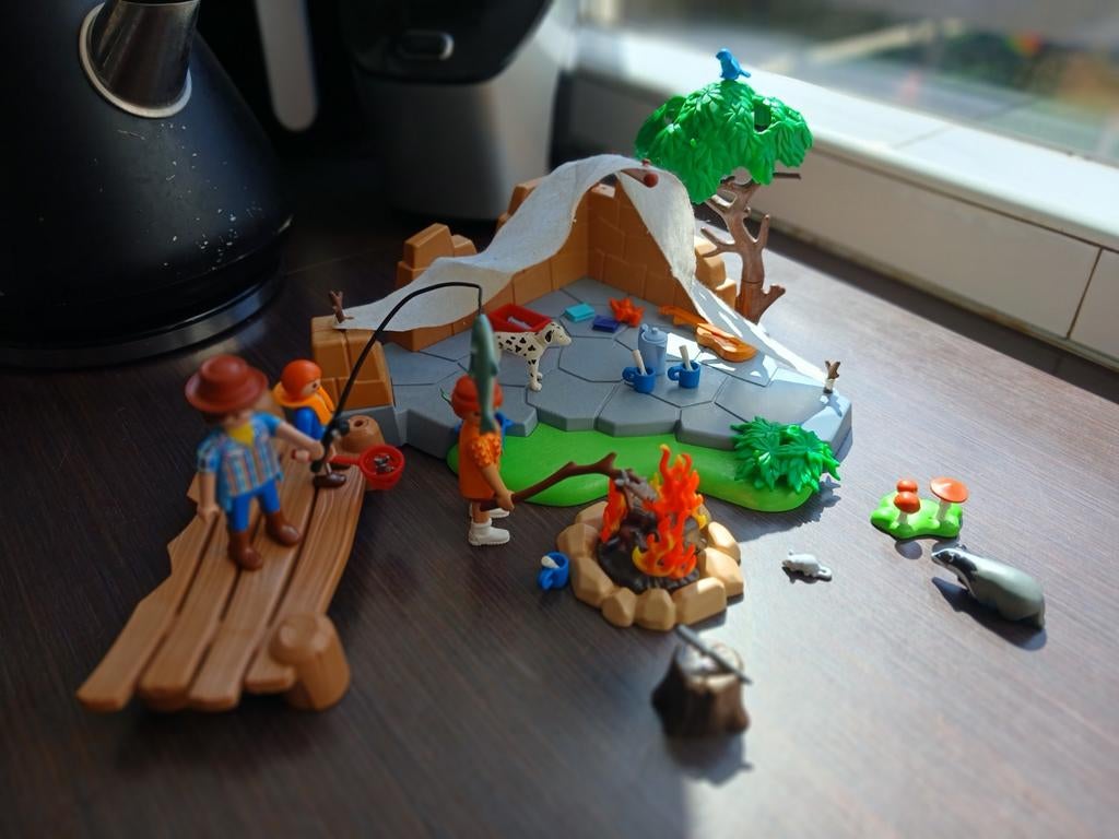 Playmobil camper 3647 en kampvuur 70743, Kinderen en Baby's, Speelgoed | Playmobil, Ophalen of Verzenden, Gebruikt