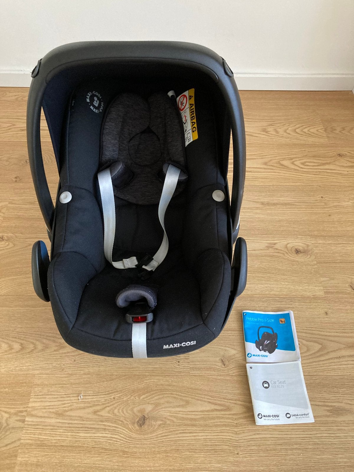 Maxi Cosi Pebble pro-i-size essential black 2021