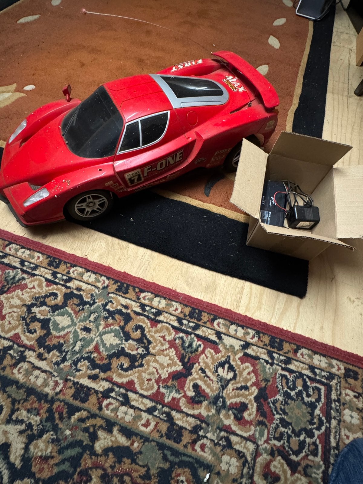 Raceauto Ferrari Stijl Zonder Afstandsbediening – Ongetest, Ophalen, Zo goed als nieuw, Afstandsbediening