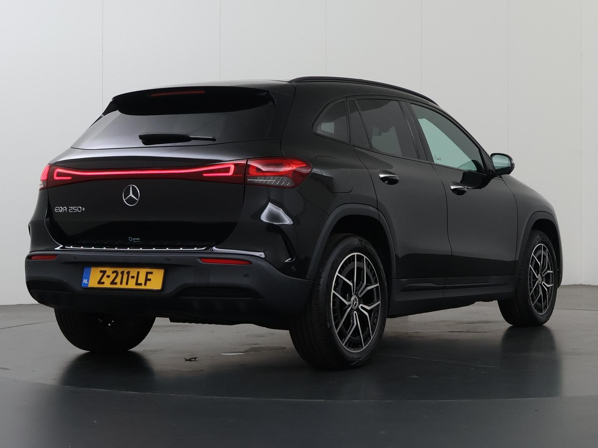 Mercedes-Benz EQA 250+ Business Edition 71 kWh | AMG | Panor, Gebruikt, Zwart, Origineel Nederlands, 90 €/maand