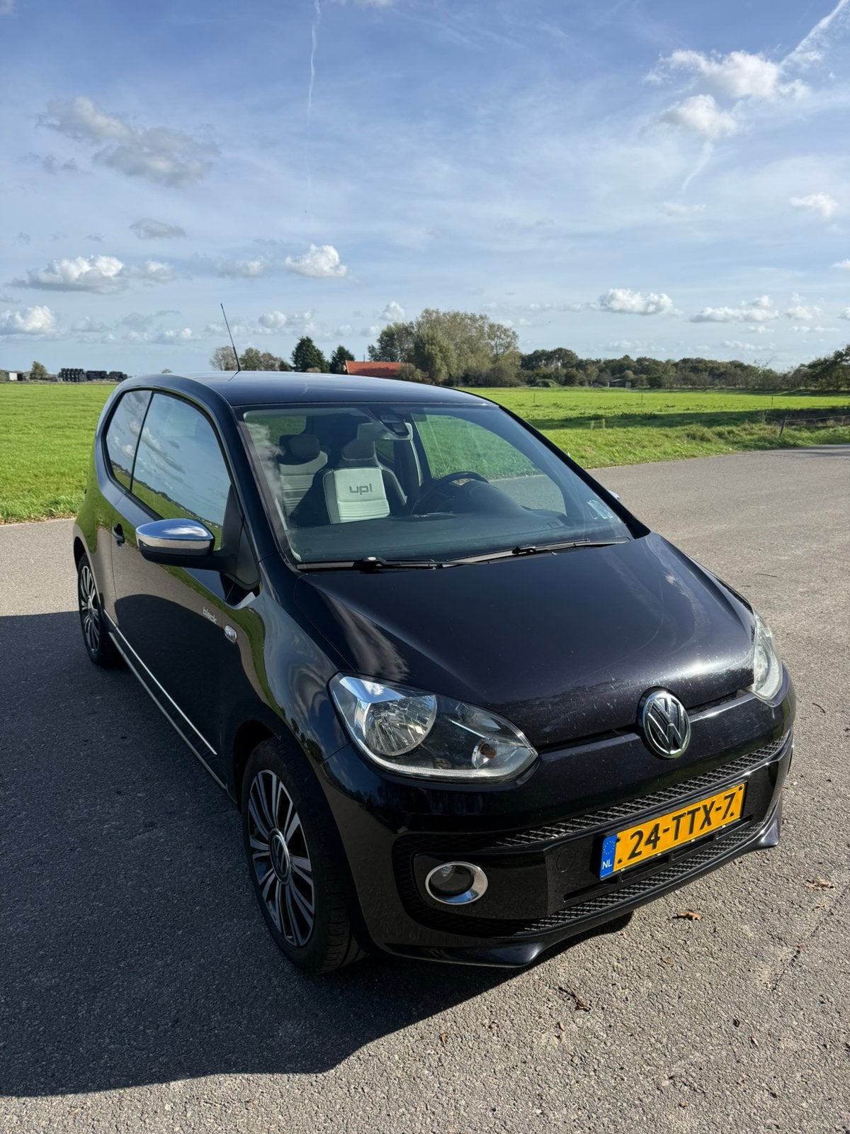 Volkswagen up! 1.0 44KW 2012 Zwart, Voorwielaandrijving, Dealer onderhouden, Stof, 4 stoelen