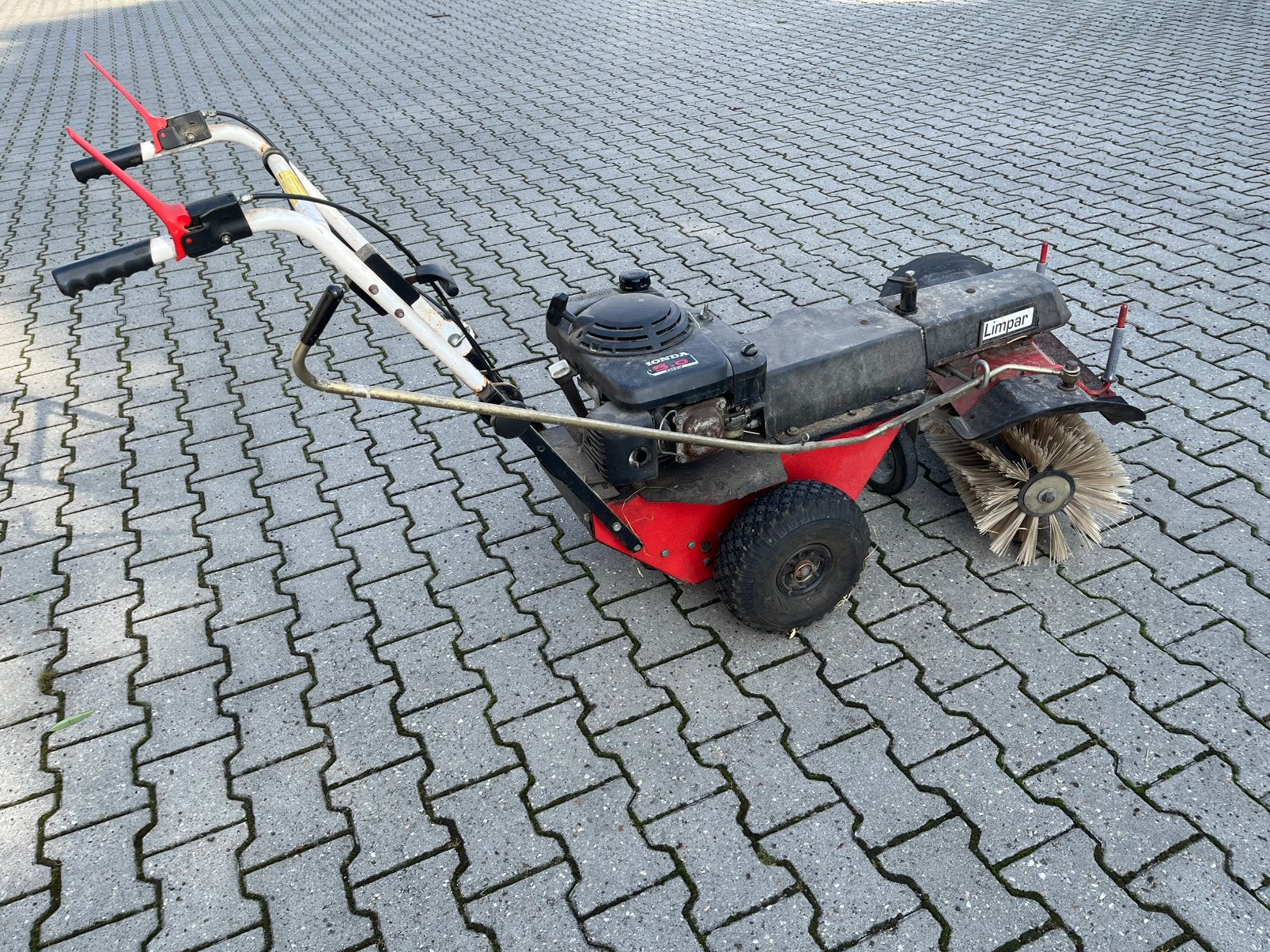 Limpar ( veegmachine ), Ophalen, Gebruikt