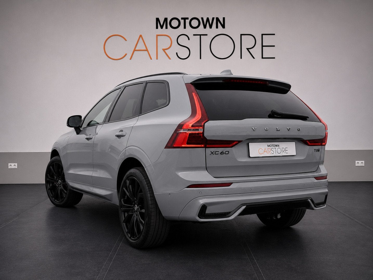 Volvo XC60 T8 Plug-in AWD Black Edition Facelift Pano 455Pk, Auto's, Automaat, Dealer onderhouden, Gebruikt, Zwart