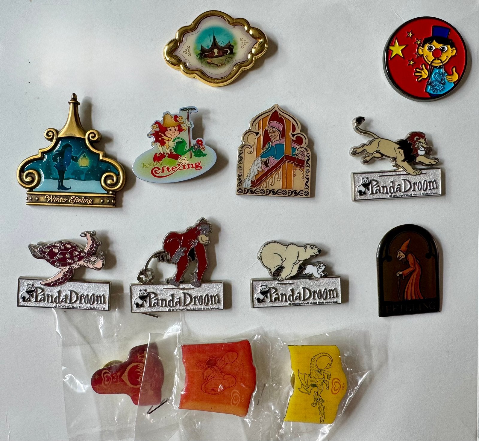 Ben nog opzoek naar alfabet pins: E, M, R, S, Z graag ruilen, Ophalen of Verzenden, Zo goed als nieuw, Button of Speldje