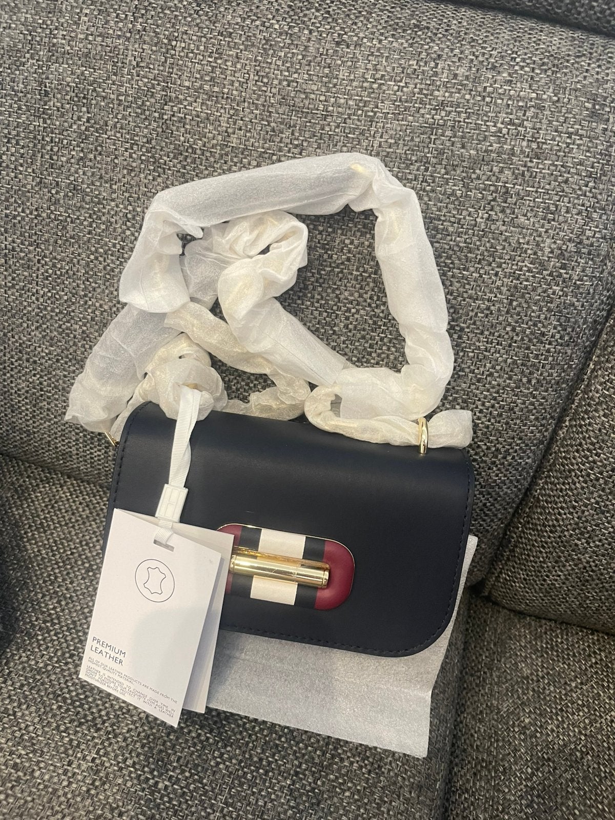 Nieuwe Tommy Hilfiger tas, waarde €199, met kaartje eraan, Ophalen of Verzenden, Nieuw, Zwart