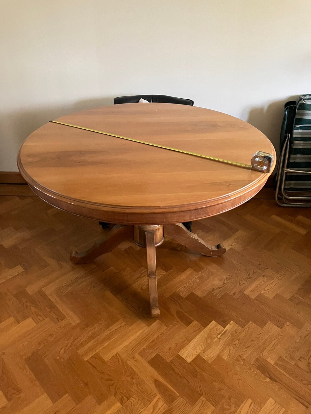 Bolpoot ronde klassieke Eettafel met 6 bijpassende stoelen, Ophalen