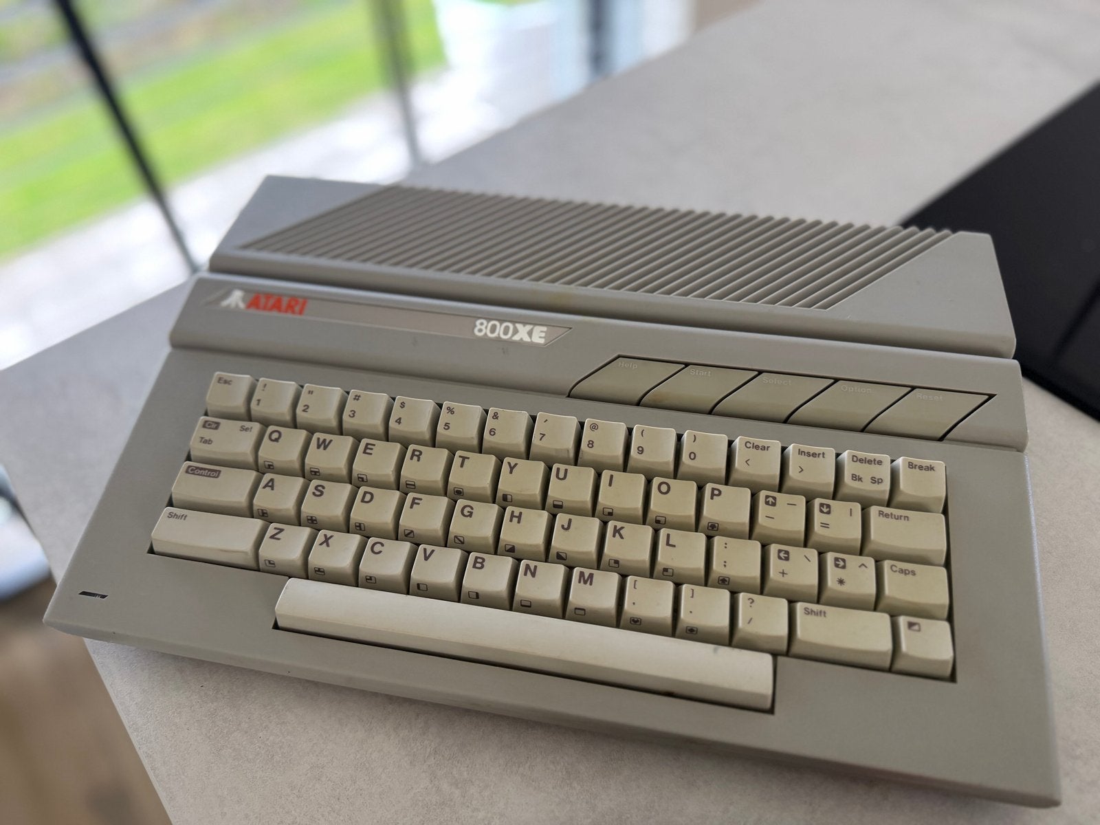 Atari 800XE met joystick en adapter - Getest en Werkend, Spelcomputers en Games, Spelcomputers | Atari, Ophalen of Verzenden, Gebruikt