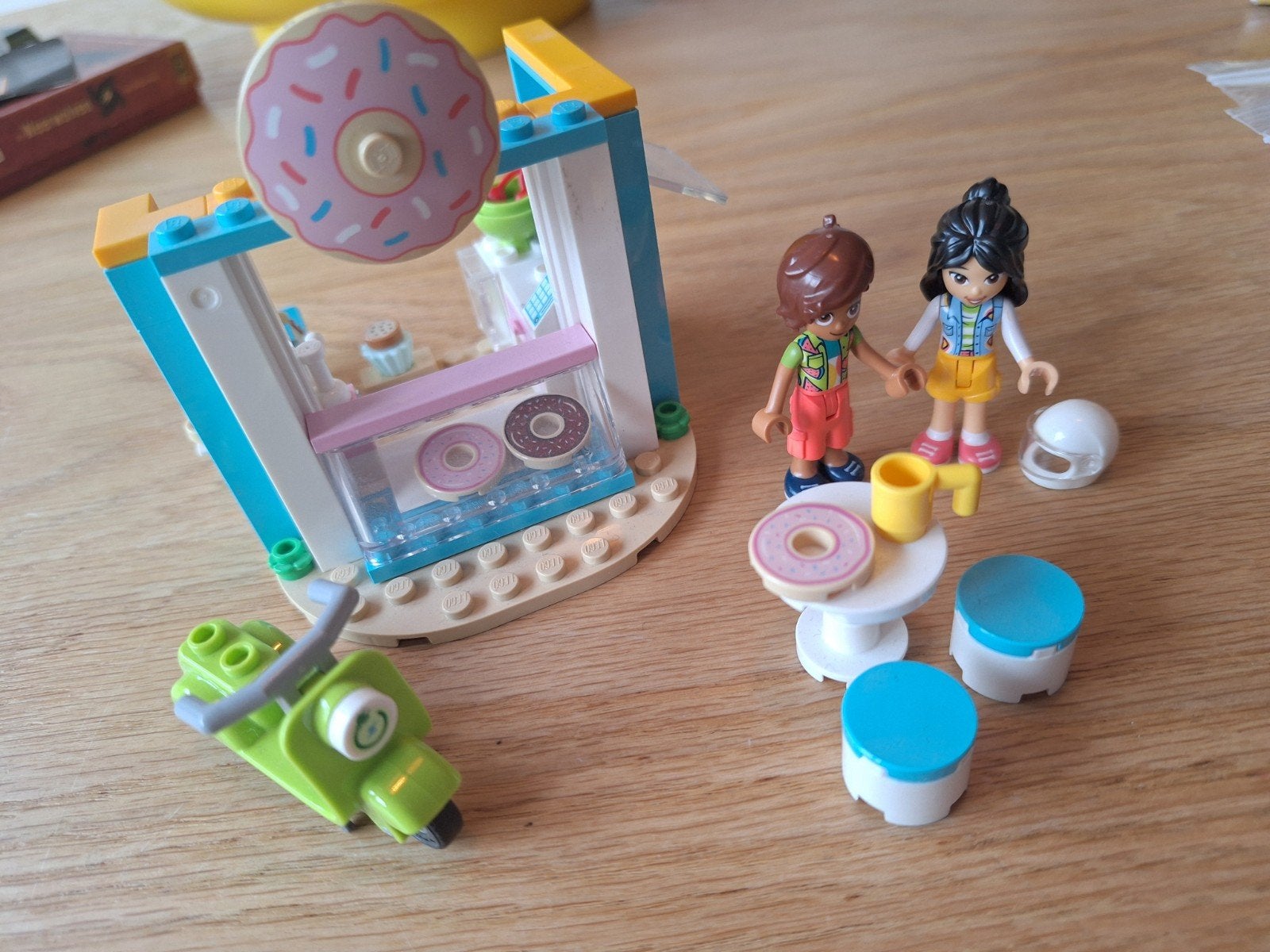 Lego Friends Donutwinkel 41723 - Compleet met boekje, Lego, Friends, Ophalen of Verzenden, Zo goed als nieuw