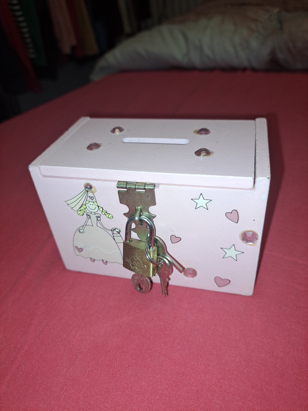 Roze houten spaarpot met prinses en slotje, Verzamelen, Ophalen of Verzenden, Gebruikt, Hout, Strip- of Tekenfilmfiguur