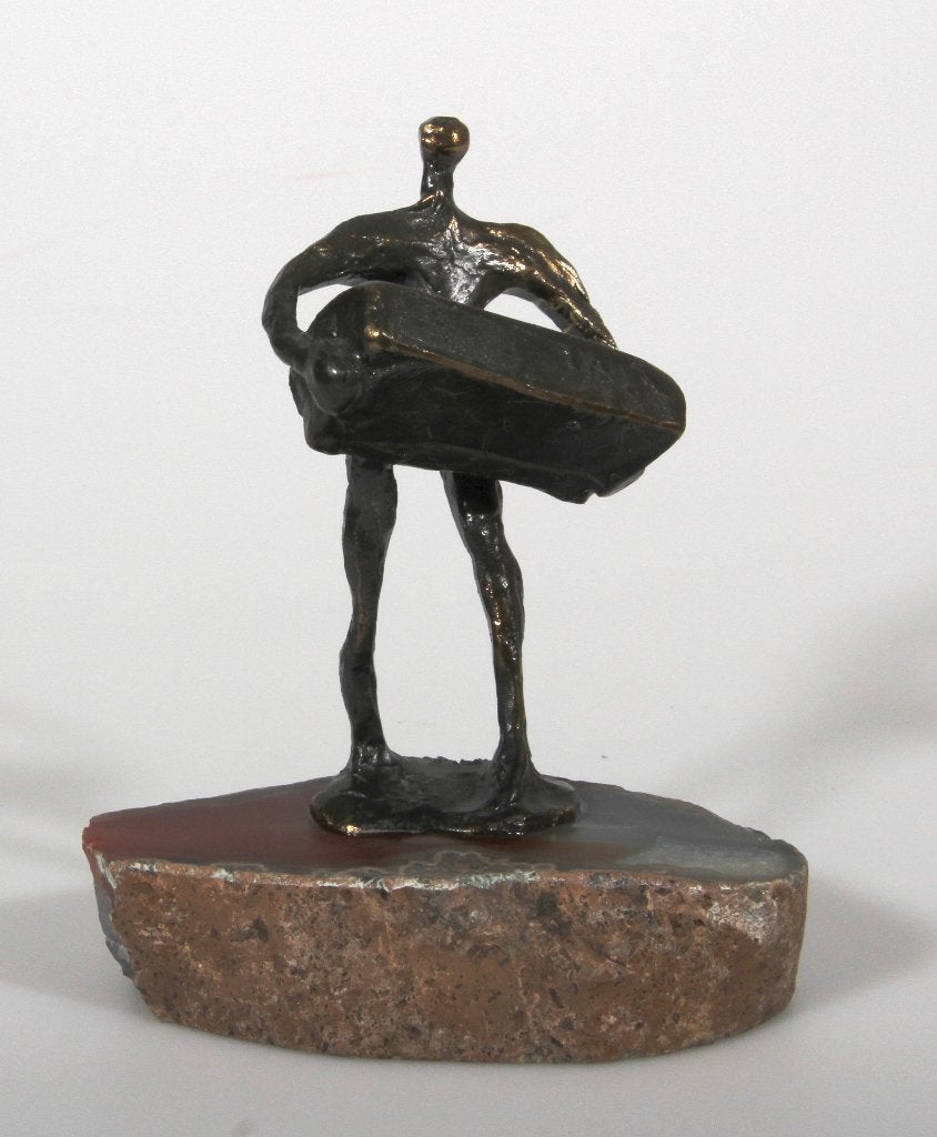 Corrie Ammerlaan: "Een zware last dragen"  Bronzen beeld., Ophalen of Verzenden, Brons, 20 - 50 cm, Beeld