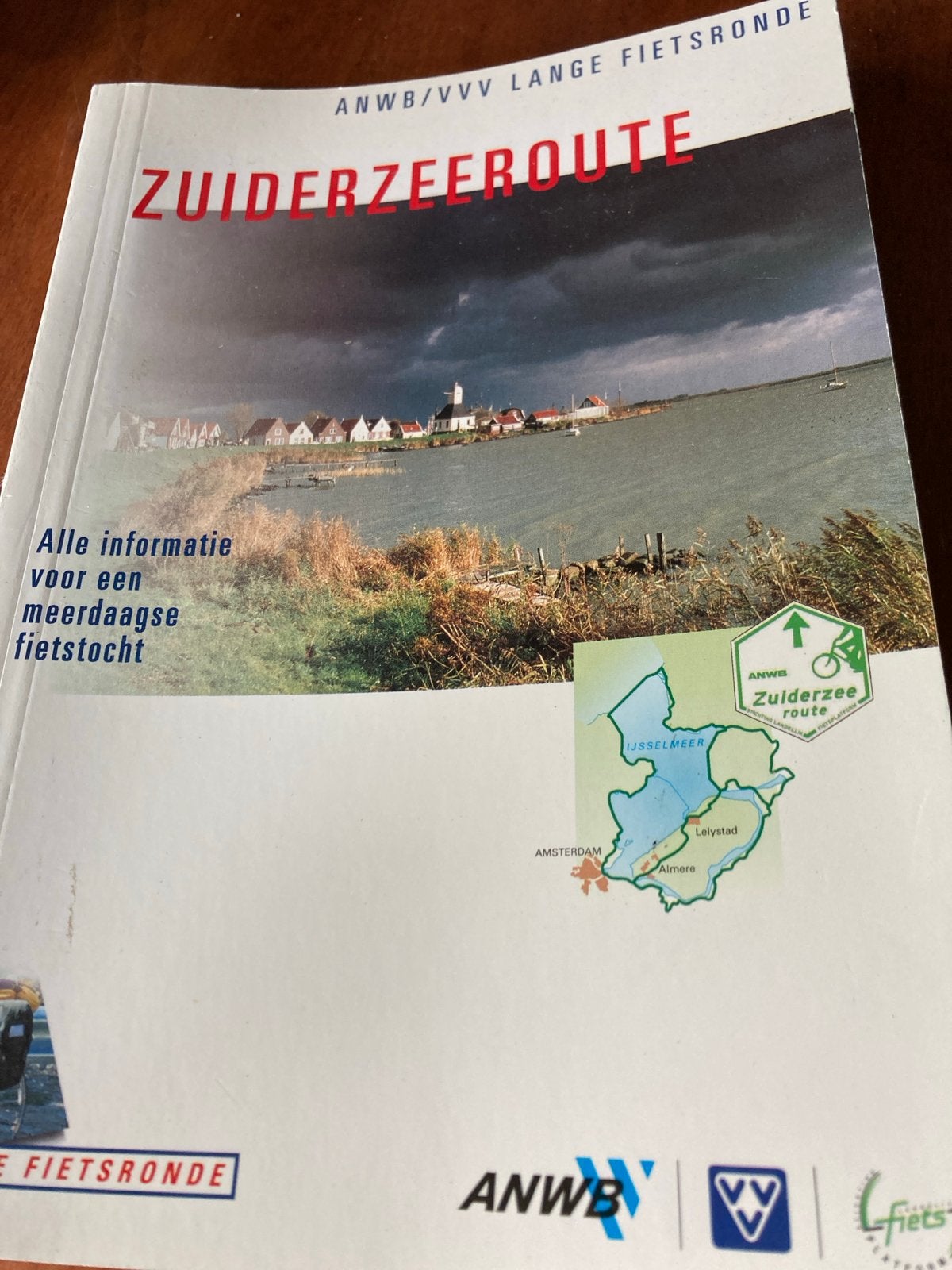 ANWB/VVV Zuiderzeeroute: Lange Fietsronde Gids, Gelezen, Fiets- of Wandelgids, Ophalen of Verzenden, ANWB