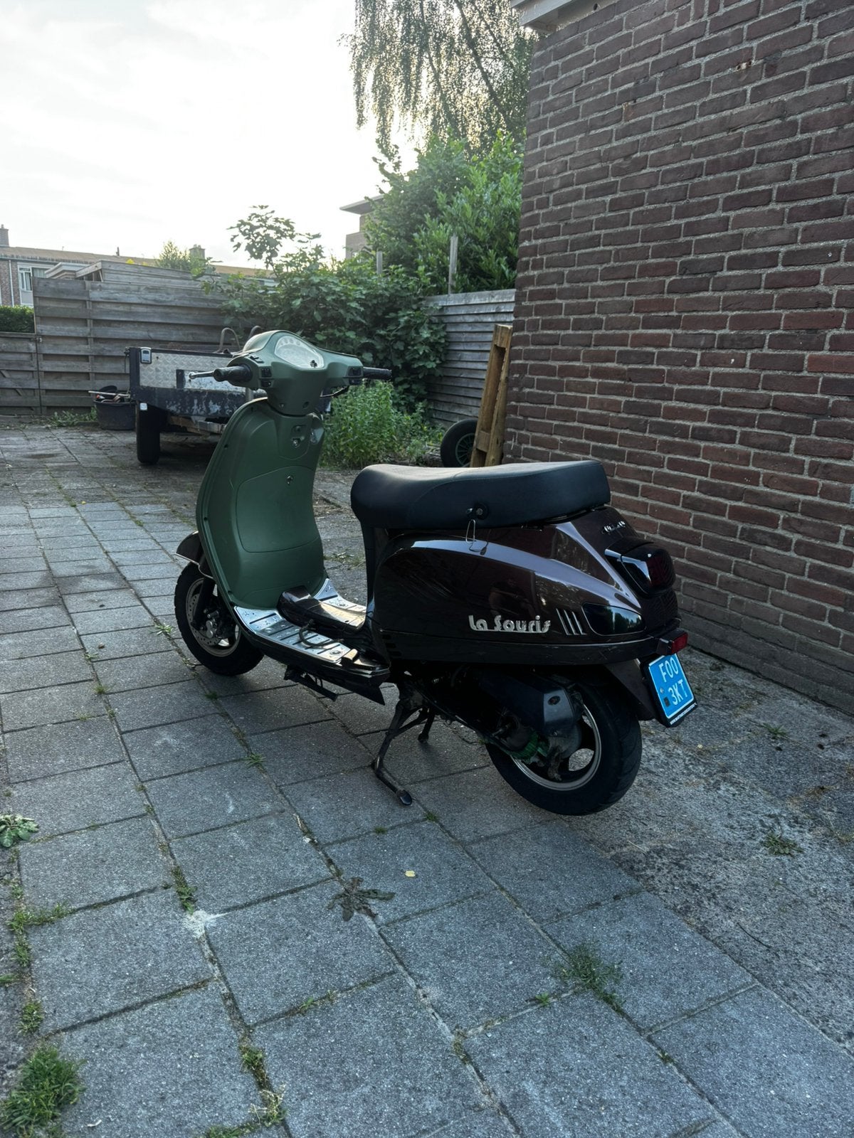 La souris vespelini, Ophalen, Zo goed als nieuw, Benzine