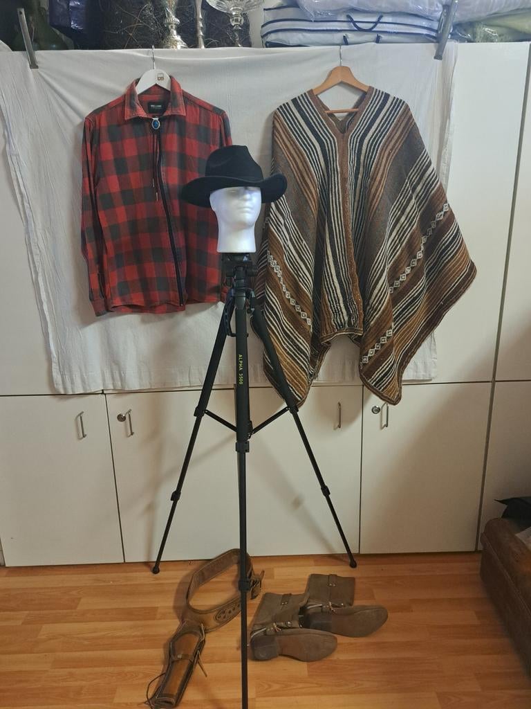 western outfit, boots, poncho, etc., Ophalen of Verzenden