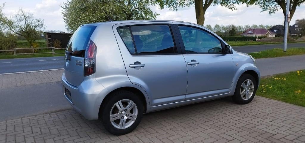 Daihatsu Sirion 1.3 – Excellent condition, Electronic Stability Program (ESP), Stof, Zwart, 4 cilinders