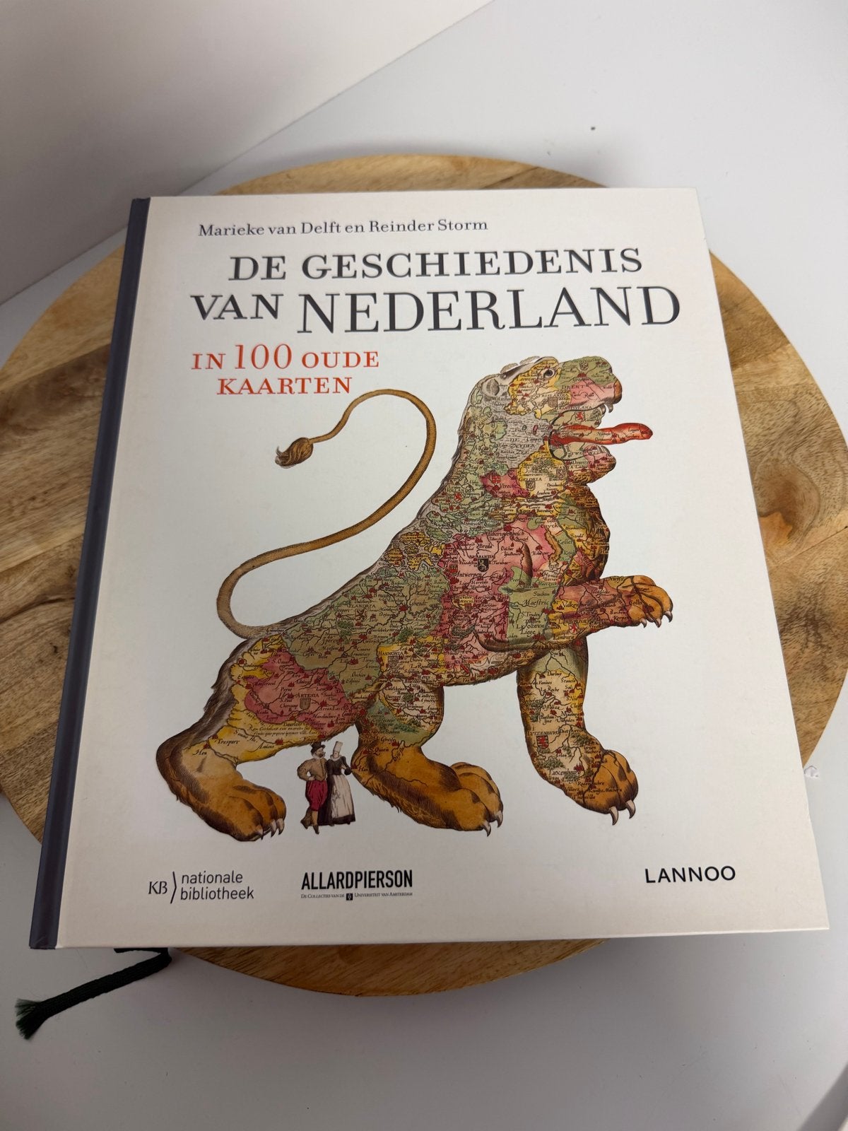 De Geschiedenis van Nederland in 100 Oude Kaarten, Boeken, Gelezen, Overige atlassen, Ophalen of Verzenden, 1800 tot 2000