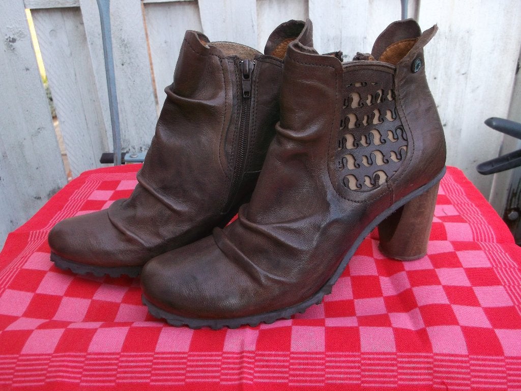 Lage laarsjes/hoge schoenen van Grotesque (mt 37,5), Ophalen of Verzenden, Nieuw, Bruin, Schoenen met hoge hakken
