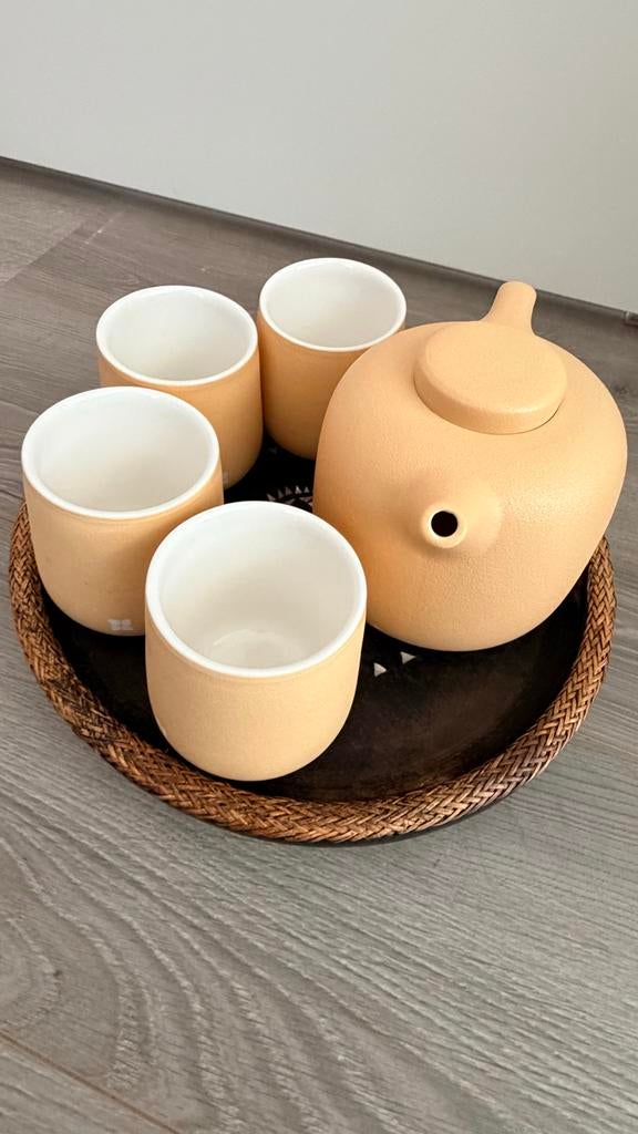 Waterdrop servies: theepot en 4 kopjes, Keramiek, Nieuw, Ophalen of Verzenden, Effen