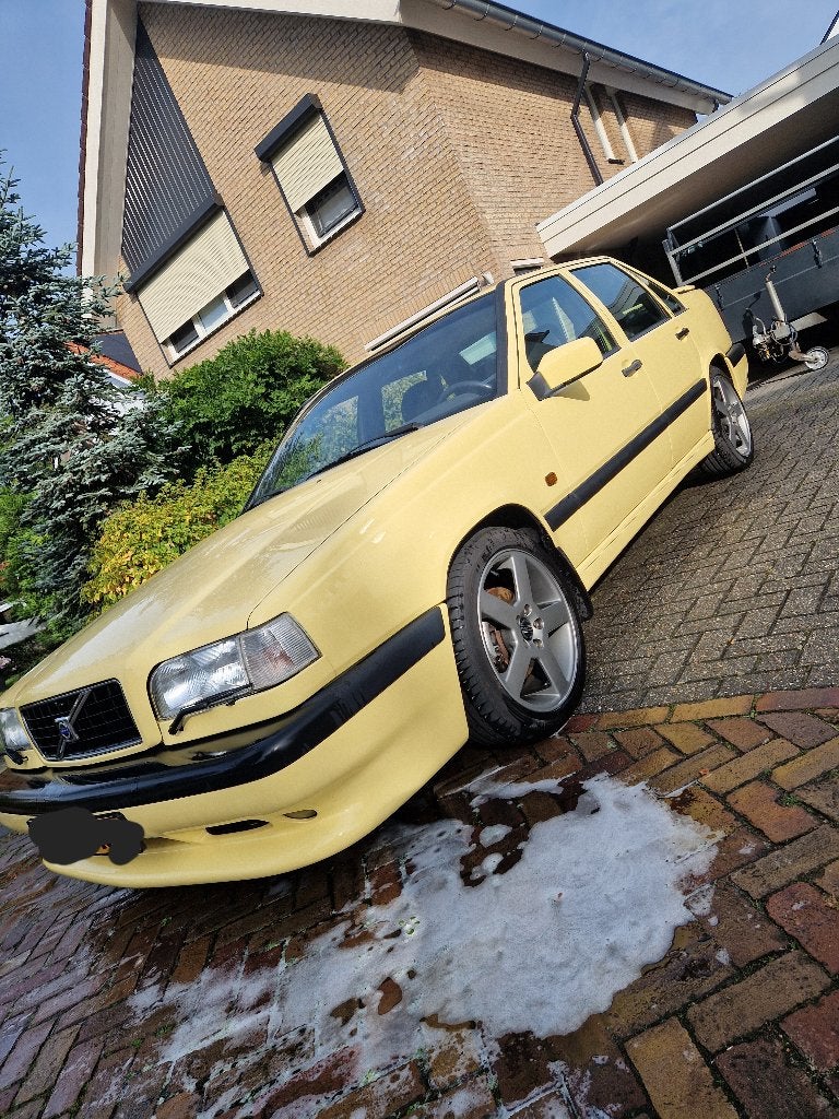 Volvo 850 2.3 T5-R Yellow Cream handschakel, Auto's, Voorwielaandrijving, Zwart, Alcantara, 1446 kg