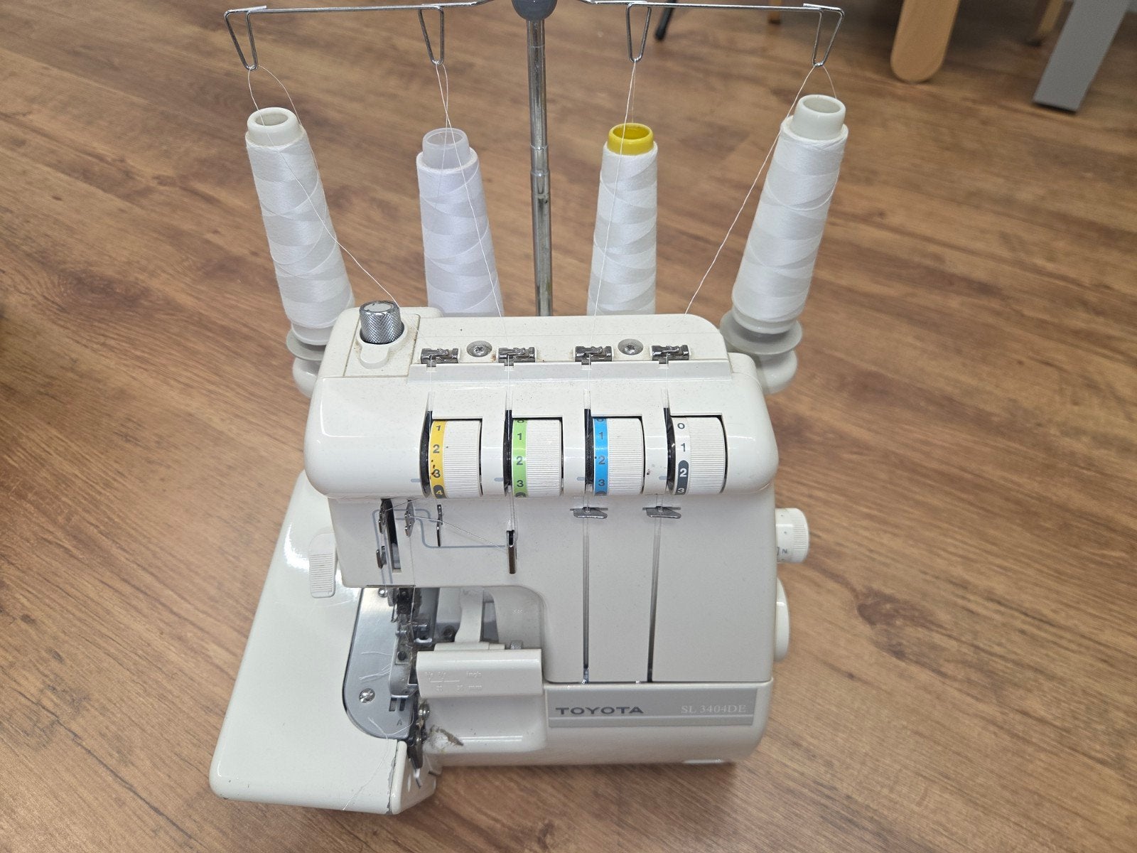 Toyota SL 3404DE Lockmachine - Zo goed als nieuw, Ophalen of Verzenden, Zo goed als nieuw, Lockmachine, Overige merken