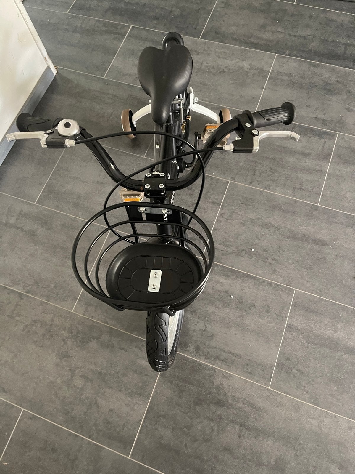 Borneo kinderfiets 16 inch met zijwieltjes en mandje, Fietsen en Brommers, Fietsen | Kinderfietsjes, Zijwieltjes, Velgrem, Ophalen of Verzenden
